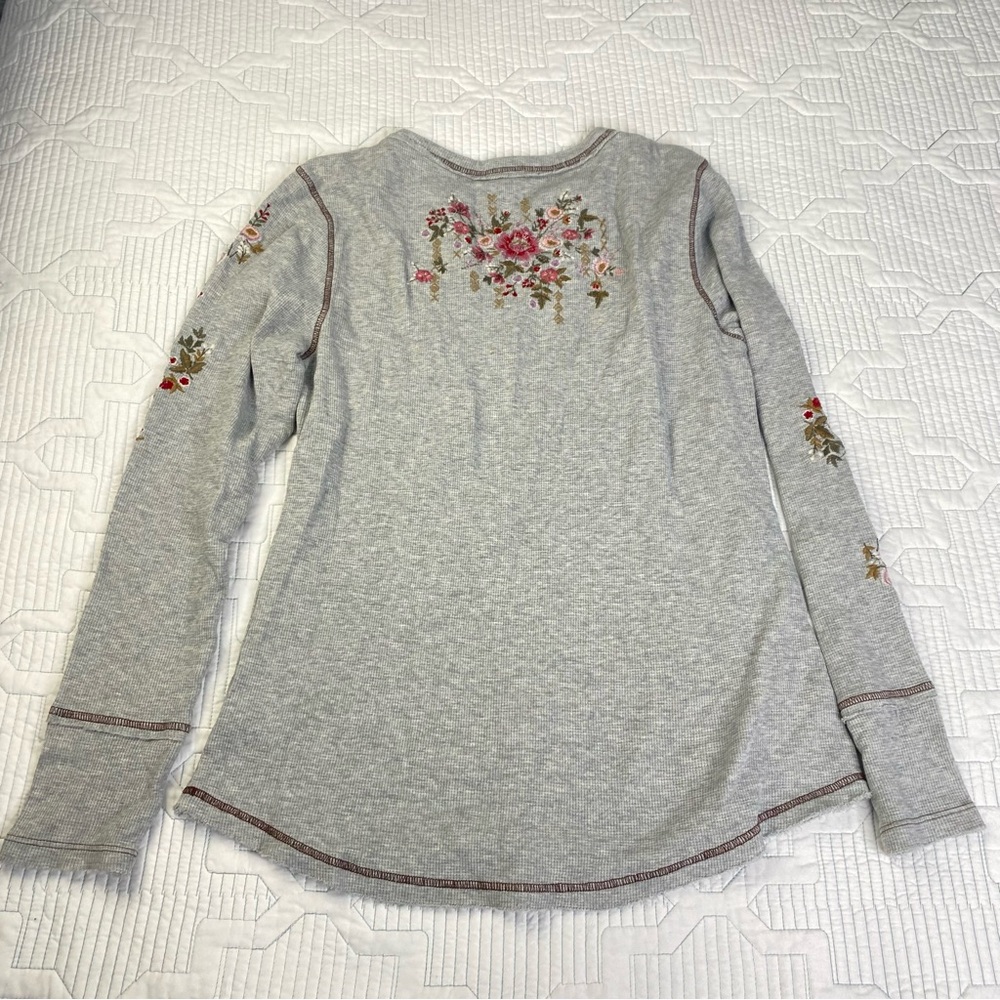Sundance Fayette Floral Henley Womens Gray Sz L Embroidered Waffle Knit Shirt - Picture 11 of 12